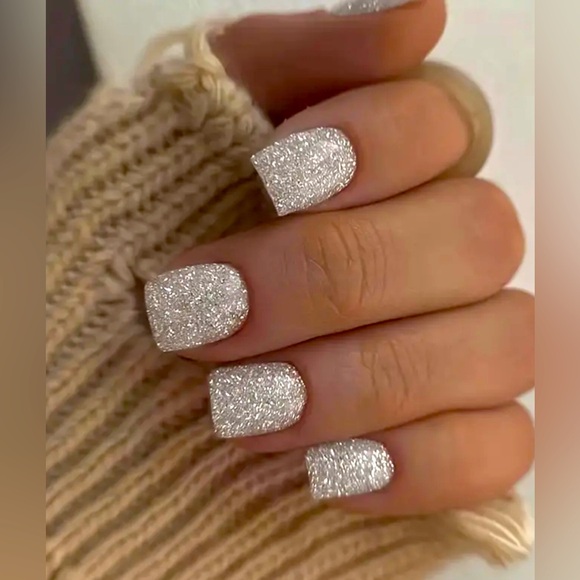 24 Short Silver Glitter Square Shaped Press On Nails Kit. - Picture 1 of 3